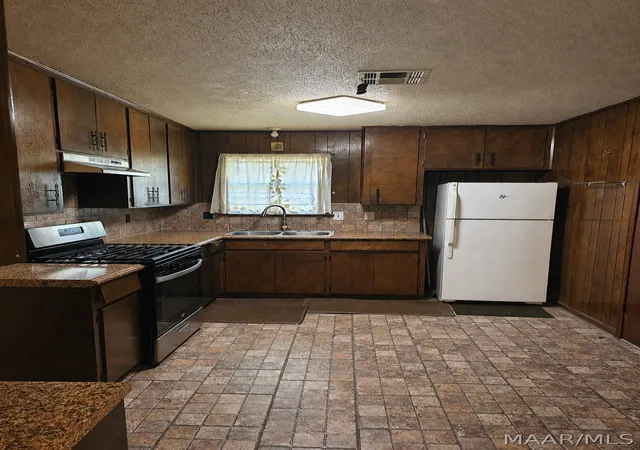 Photo 3 of Single family home for sale at 5414 W Shades Valley Dr, Montgomery, AL 36108 | MLS# 589827 | Listing updated on 2026-10-06