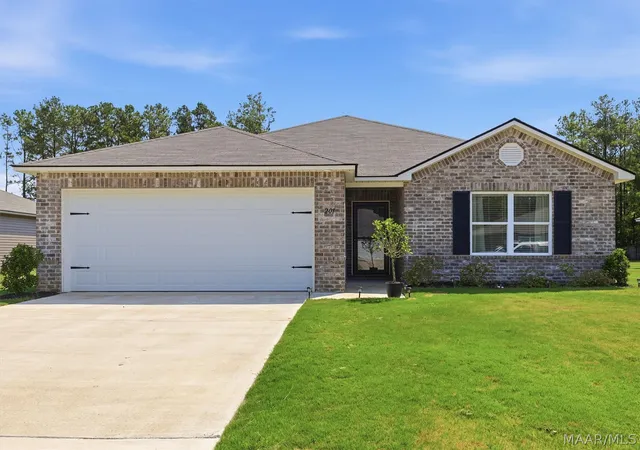 Photo 1 of Single family home for sale at 201 Canal Xing, Wetumpka, AL 36092 | MLS# 589859 | Listing updated on 2026-08-29