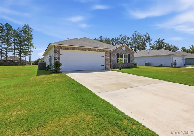 Photo 2 of Single family home for sale at 201 Canal Xing, Wetumpka, AL 36092 | MLS# 589859 | Listing updated on 2026-08-29