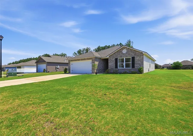 Photo 3 of Single family home for sale at 201 Canal Xing, Wetumpka, AL 36092 | MLS# 589859 | Listing updated on 2026-08-29