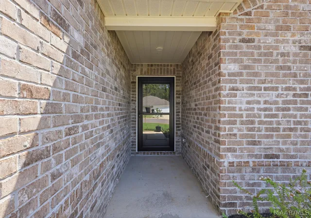 Photo 3 of Single family home for sale at 201 Canal Xing, Wetumpka, AL 36092 | MLS# 589859 | Listing updated on 2026-08-29