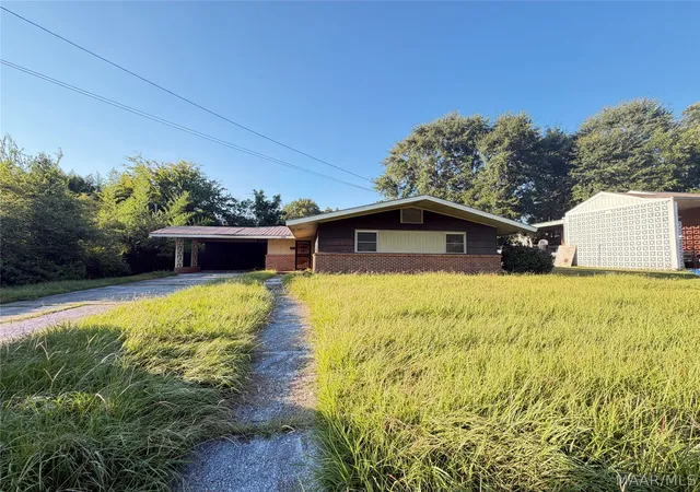 Photo 3 of Single family home for sale at 2806 Camellia St, Tuskegee, AL 36088 | MLS# 589951 | Listing updated on 2026-10-02