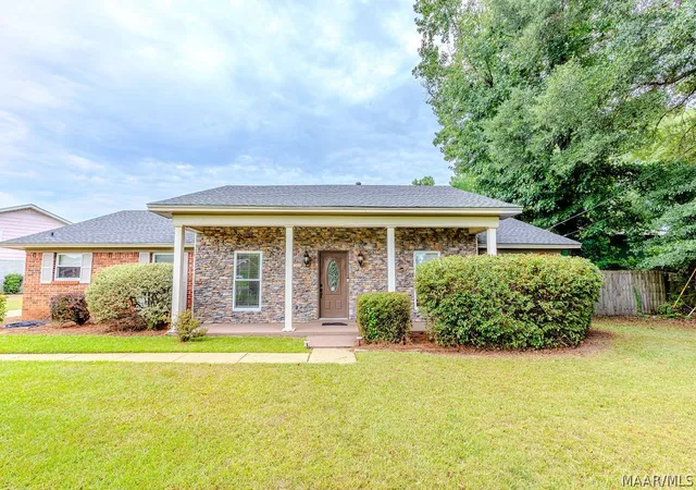 Photo 1 of Single family home for sale at 217 Ridgewood Rd, Prattville, AL 36066 | MLS# 589788 | Listing updated on 2026-09-17