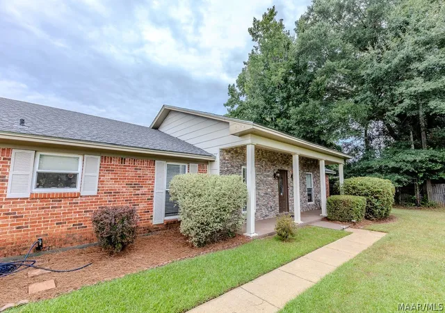 Photo 3 of Single family home for sale at 217 Ridgewood Rd, Prattville, AL 36066 | MLS# 589788 | Listing updated on 2026-09-17
