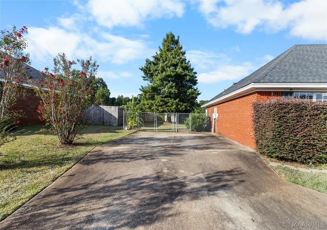 Photo 3 of Single family home for sale at 281 Hidden Valley Rd, Deatsville, AL 36022 | MLS# 590052 | Listing updated on 2026-09-19