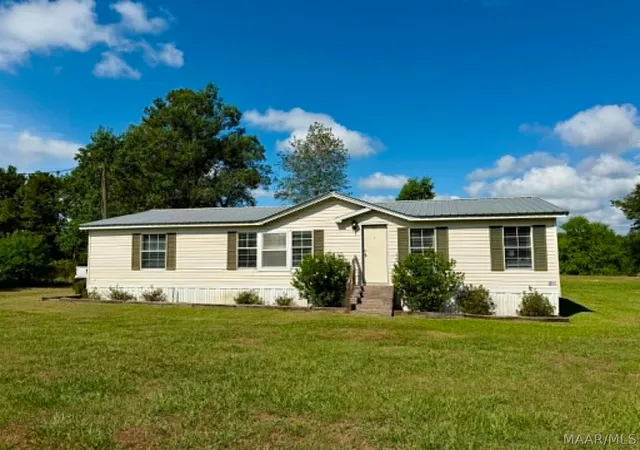 Photo 3 of Manufactured home for sale at 1028 Huggins St, Mc Kenzie, AL 36456 | MLS# 589240 | Listing updated on 2026-09-04