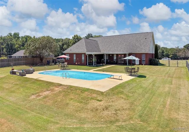 Photo 3 of Single family home for sale at 160 Beachwood Rd, Wetumpka, AL 36092 | MLS# 589470 | Listing updated on 2026-09-02