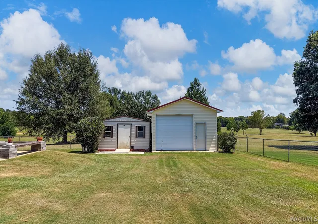 Photo 4 of Single family home for sale at 160 Beachwood Rd, Wetumpka, AL 36092 | MLS# 589470 | Listing updated on 2026-09-02