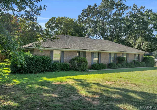 Photo 3 of Single family home for sale at 11 Arrowhead Ct, Montgomery, AL 36117 | MLS# 590067 | Listing updated on 2026-09-04