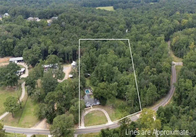 Photo 39 of Single family home for sale at 835 Gunnells Rd, Deatsville, AL 36022 | MLS# 590068 | Listing updated on 2026-10-02