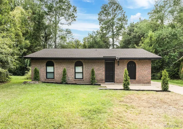 Single family home for sale at 617 Durward Dr, Montgomery, AL 36117 | MLS# 590129