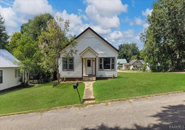 Photo 2 of Single family home for sale at 215 Freeman Ave, Tallassee, AL 36078 | MLS# 590140 | Listing updated on 2026-09-30