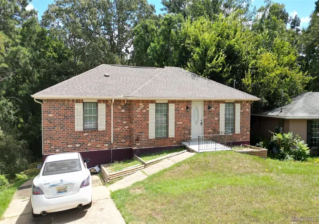 Photo 2 of Single family home for sale at 216 Woodvale Rd, Prattville, AL 36067 | MLS# 590216 | Listing updated on 2026-09-22