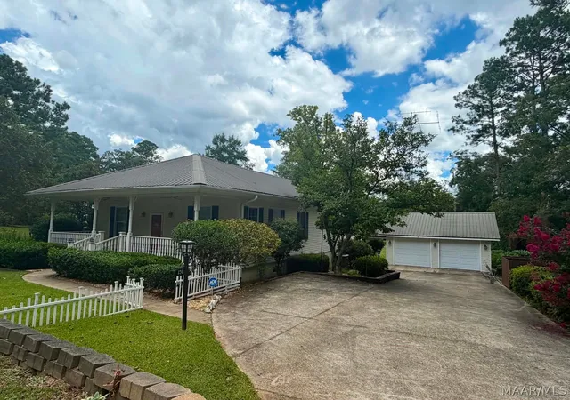 Photo 2 of Single family home for sale at 124 S Jane Ave, Georgiana, AL 36033 | MLS# 590239 | Listing updated on 2026-10-03