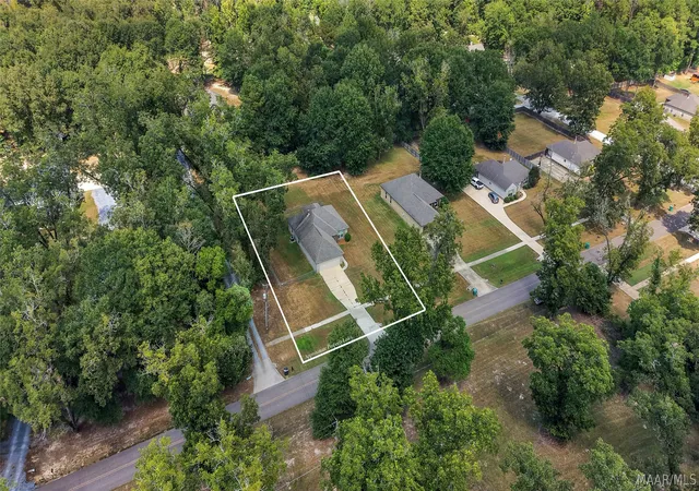 Photo 2 of Single family home for sale at 176 Pecan Grv Rd, Coosada, AL 36020 | MLS# 589473 | Listing updated on 2026-09-15