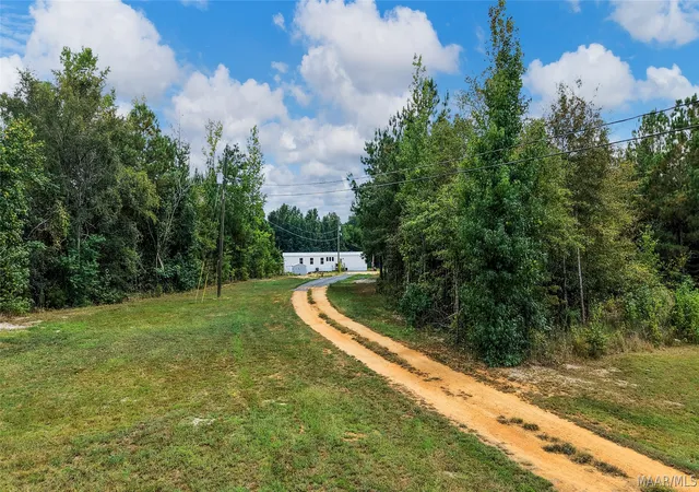 Photo 3 of Manufactured home for sale at 530 Shadow Wood Ln, Wetumpka, AL 36092 | MLS# 590256 | Listing updated on 2026-09-11