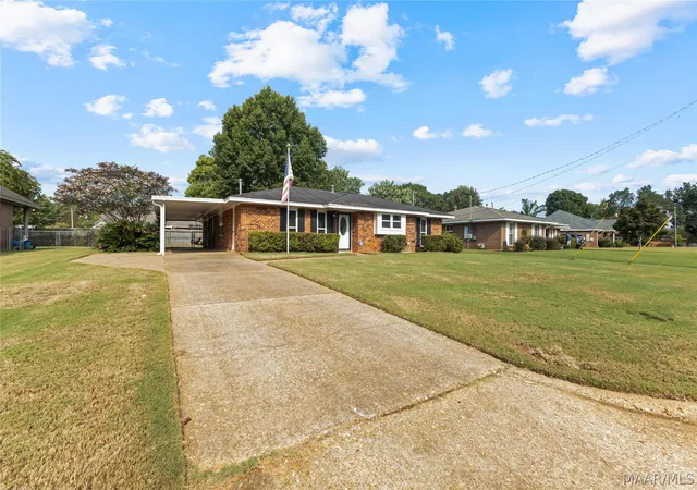 Photo 2 of Single family home for sale at 251 Teri Ln, Prattville, AL 36066 | MLS# 590240 | Listing updated on 2026-09-10