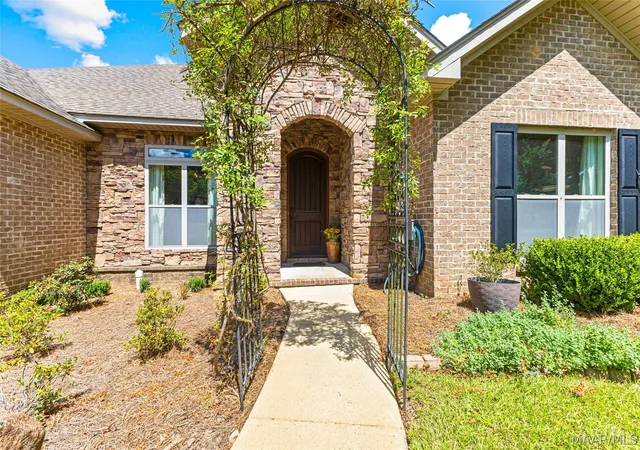 Photo 1 of Single family home for sale at 190 Forest Cvs, Wetumpka, AL 36093 | MLS# 590261 | Listing updated on 2026-09-10