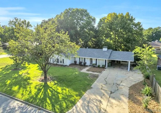 Photo 3 of Single family home for sale at 2507 Wentworth Dr, Montgomery, AL 36106 | MLS# 590187 | Listing updated on 2026-10-02