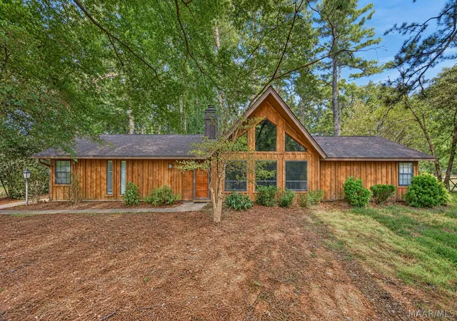 Single family home for sale at 6701 Buttercup Dr, Elmore, AL 36025 | MLS# 590146