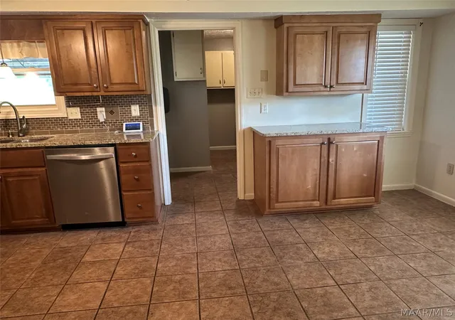 Photo 3 of Single family home for sale at 578 Ridgefield Dr, Wetumpka, AL 36093 | MLS# 590252 | Listing updated on 2026-09-09
