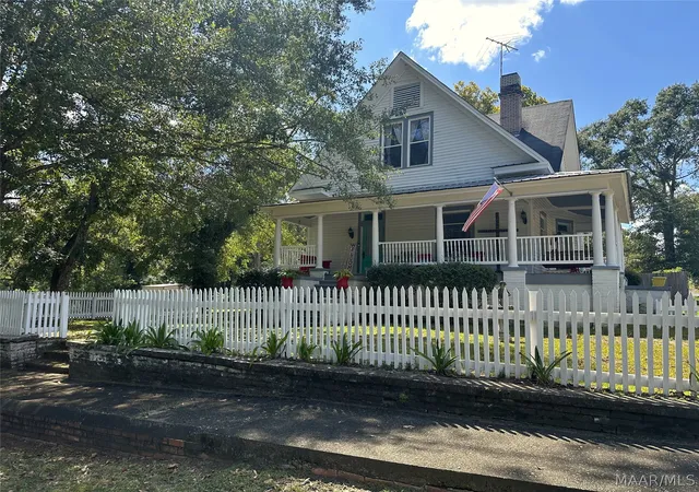 Single family home for sale at 225 Central Ave, Eclectic, AL 36024 | MLS# 590324