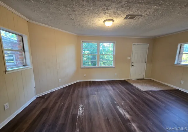 Photo 3 of Single family home for sale at 1827 Pinecrest Dr, Montgomery, AL 36107 | MLS# 590332 | Listing updated on 2026-09-09