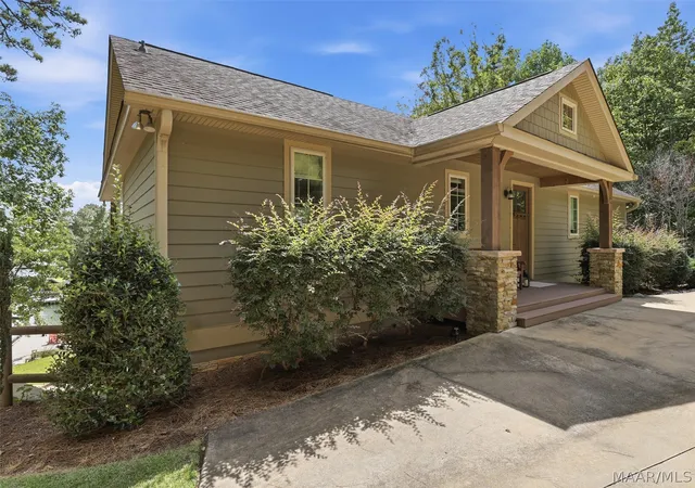 Photo 3 of Single family home for sale at 334 Pine Needle Ln, Dadeville, AL 36853 | MLS# 590338 | Listing updated on 2026-09-10