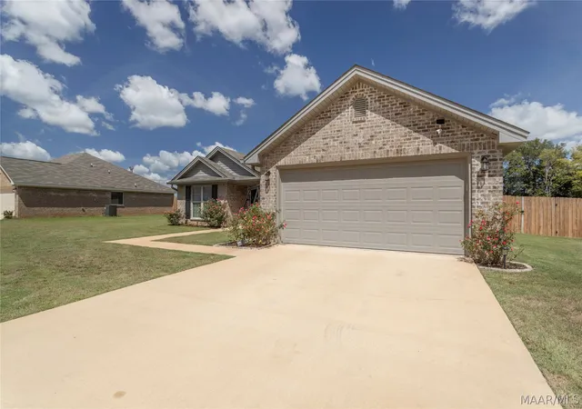 Photo 2 of Single family home for sale at 1891 Landing Pl, Deatsville, AL 36022 | MLS# 590351 | Listing updated on 2026-09-25