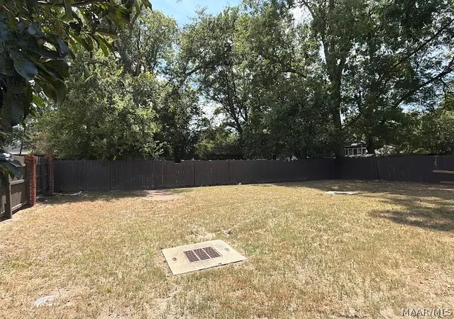Photo 2 of Single family home for sale at 405 W Bridge St, Wetumpka, AL 36092 | MLS# 590327 | Listing updated on 2026-09-25