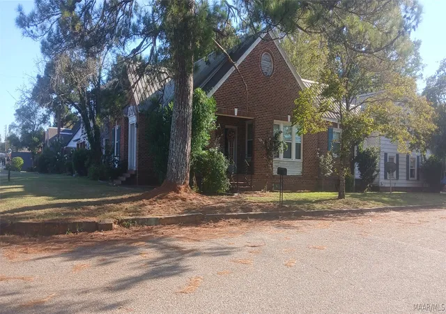Photo 3 of Sale Pending at 402 Jordan Ave, Tallassee, AL 36078 | MLS# 590370 | Listing updated on 2026-09-25