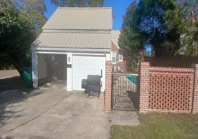 Photo 7 of Sale Pending at 402 Jordan Ave, Tallassee, AL 36078 | MLS# 590370 | Listing updated on 2026-09-25