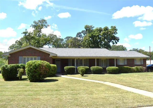 Photo 2 of Single family home for sale at 304 Sterling Dr, Montgomery, AL 36109 | MLS# 590321 | Listing updated on 2026-09-11