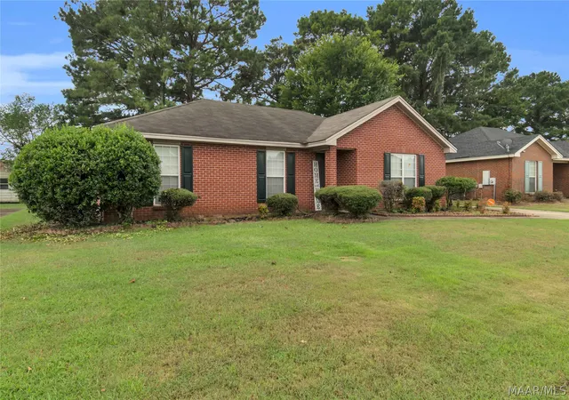 Photo 2 of Single family home for sale at 6952 Eastern Shore Rd, Montgomery, AL 36117 | MLS# 590390 | Listing updated on 2026-09-10