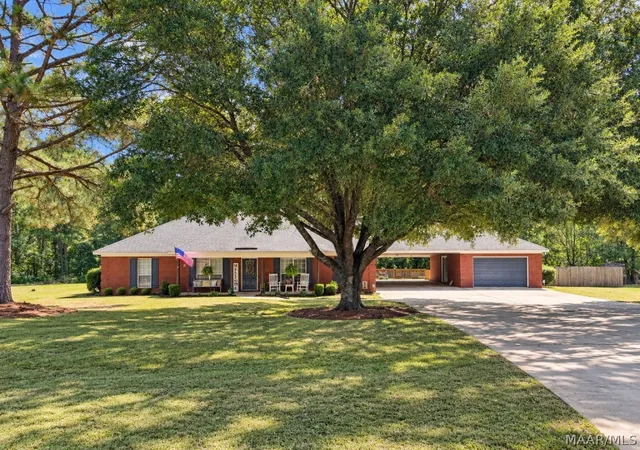 Photo 1 of Single family home for sale at 261 Fraley Ln, Deatsville, AL 36022 | MLS# 590394 | Listing updated on 2026-09-27
