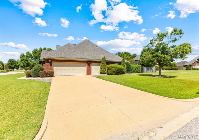 Photo 2 of Single family home for sale at 8497 Rockbridge Cir, Montgomery, AL 36116 | MLS# 590401 | Listing updated on 2026-09-13