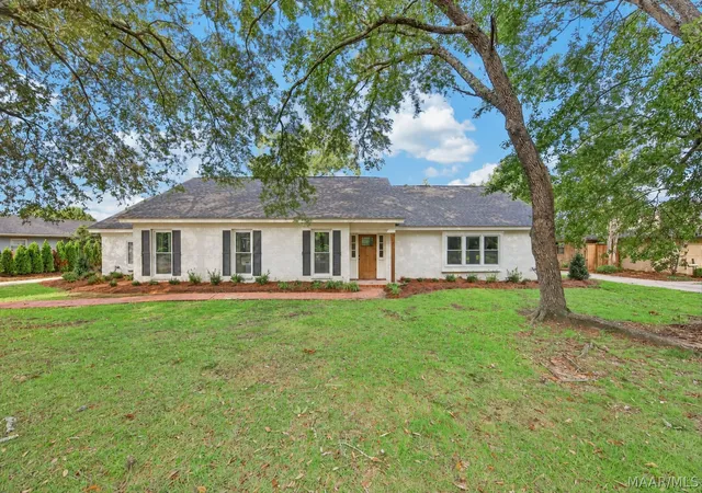 Single family home for sale at 3118 Old Farm Rd, Montgomery, AL 36111 | MLS# 590392