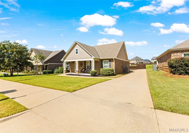 Photo 2 of Single family home for sale at 279 Meadowview Ln, Prattville, AL 36066 | MLS# 590371 | Listing updated on 2026-09-12