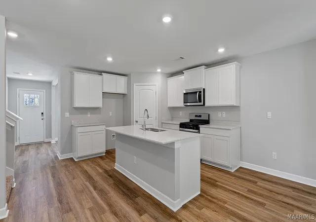 Photo 3 of Sale Pending at 3404 Knotts Dr, Montgomery, AL 36116 | MLS# 590414 | Listing updated on 2026-09-11