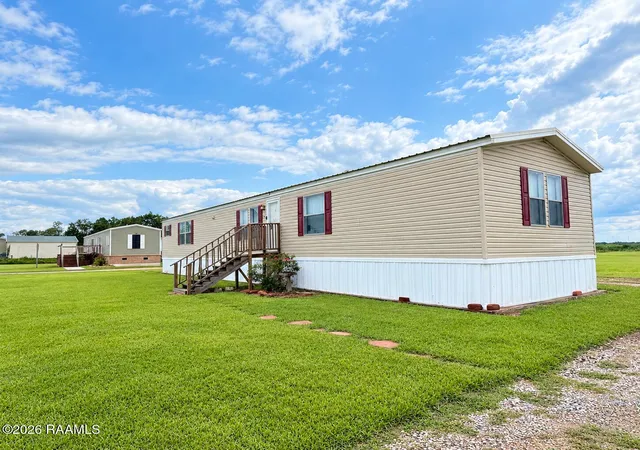 Photo 3 of Manufactured home for sale at 239 St James Ave, Opelousas, LA 70570 | MLS# 2600009214 | Listing updated on 2026-10-08