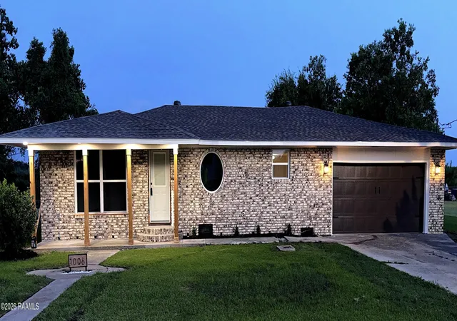 Photo 1 of Single family home for sale at 1006 Parkview Dr, Jeanerette, LA 70544 | MLS# 2600008245 | Listing updated on 2026-09-02