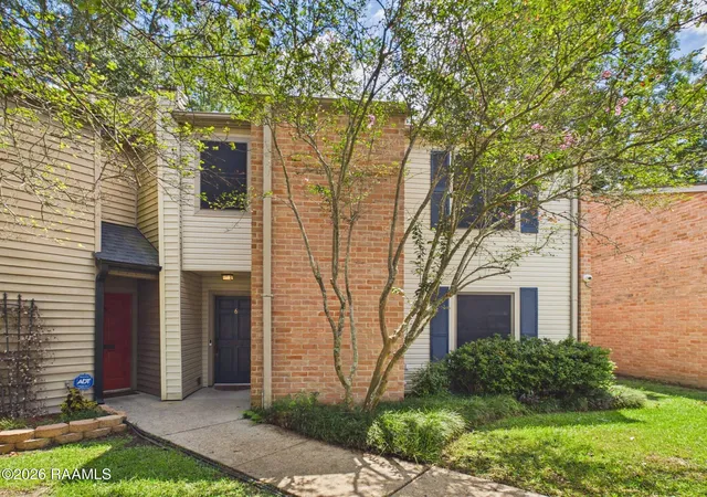Townhouse for sale at 6 Audubon Oaks Blvd, Lafayette, LA 70506 | MLS# 2600008398