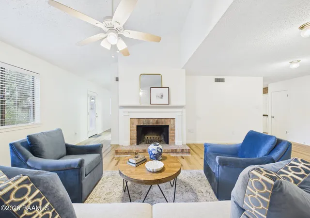 Photo 3 of Townhouse for sale at 6 Audubon Oaks Blvd, Lafayette, LA 70506 | MLS# 2600008398 | Listing updated on 2026-09-10