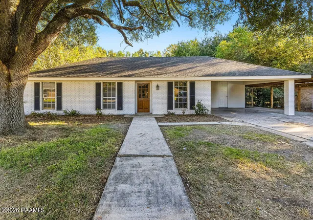 Single family home for sale at 109 Driftwood Dr, Lafayette, LA 70503 | MLS# 2600009159