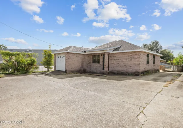 Photo 1 of Single family home for sale at 1611 S Hopkins St, New Iberia, LA 70560 | MLS# 2600008836 | Listing updated on 2026-09-21