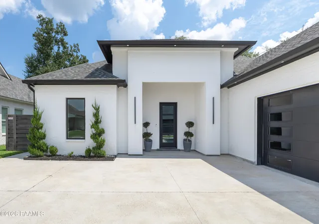 Photo 2 of Single family home for sale at 102 Timber Ml St, Lafayette, LA 70508 | MLS# 2600007263 | Listing updated on 2026-09-11