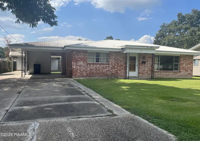 Photo 1 of Single family home for sale at 303 Victory Dr, New Iberia, LA 70563 | MLS# 2600008136 | Listing updated on 2026-09-01