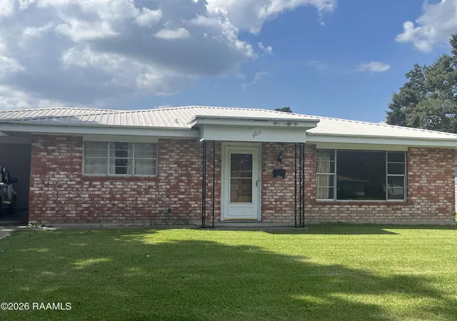 Photo 2 of Single family home for sale at 303 Victory Dr, New Iberia, LA 70563 | MLS# 2600008136 | Listing updated on 2026-09-01