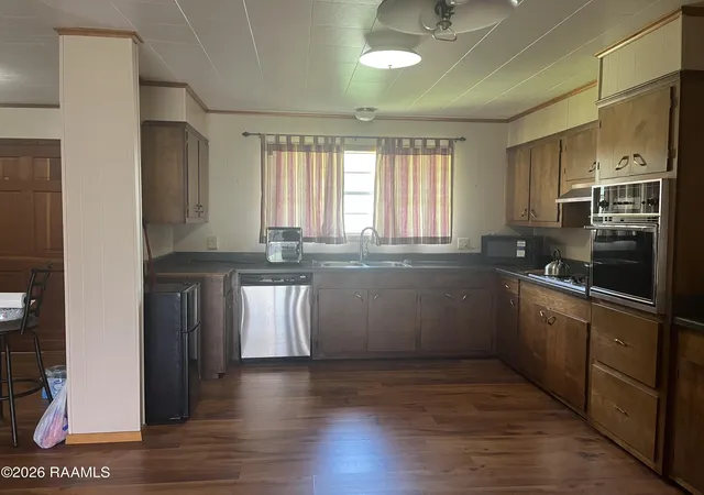 Photo 3 of Single family home for sale at 303 Victory Dr, New Iberia, LA 70563 | MLS# 2600008136 | Listing updated on 2026-09-01