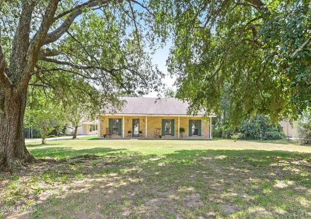 Photo 2 of Single family home for sale at 803 W Gloria Switch Rd, Lafayette, LA 70507 | MLS# 2600008939 | Listing updated on 2026-10-14